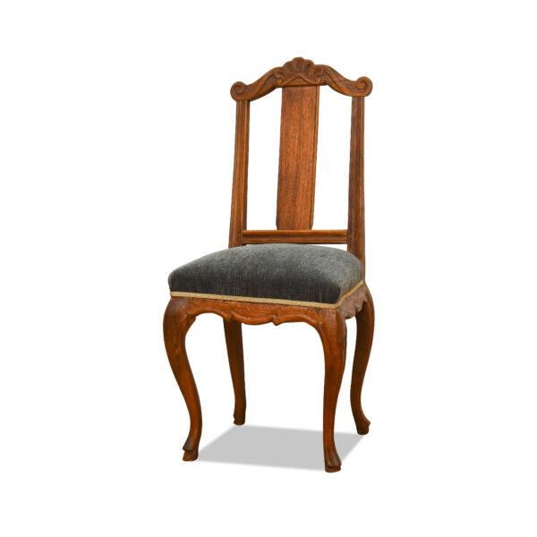 ANTIK SHOP Barock Stuhl Barock, um 1740 Eiche, biologisch gewachst B: 48 cm T: 48 cm H: 102 cm Barock Stuhl aus Eiche.
