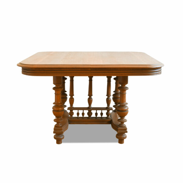 ANTIK SHOP Gründerzeit Tisch Gründerzeit, um 1880 Eiche, mattiert B: 115 cm T: 105 cm H: 73 cm Gründerzeittisch aus massiver Eiche.