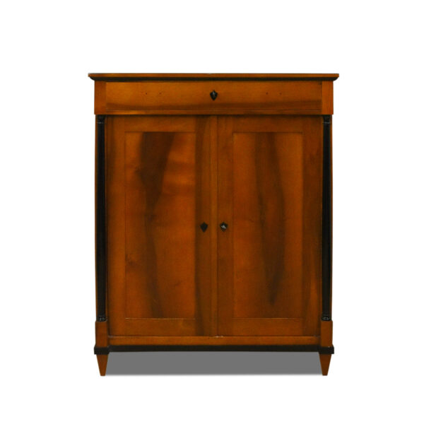ANTIK SHOP Biedermeier Vertiko Biedermeier II. Zeit, um 1900 Nußbaum, Schellack handpoliert B: 99 cm T: 52 cm H: 130 cm Vertiko aus der II.Biedermeierzeit.