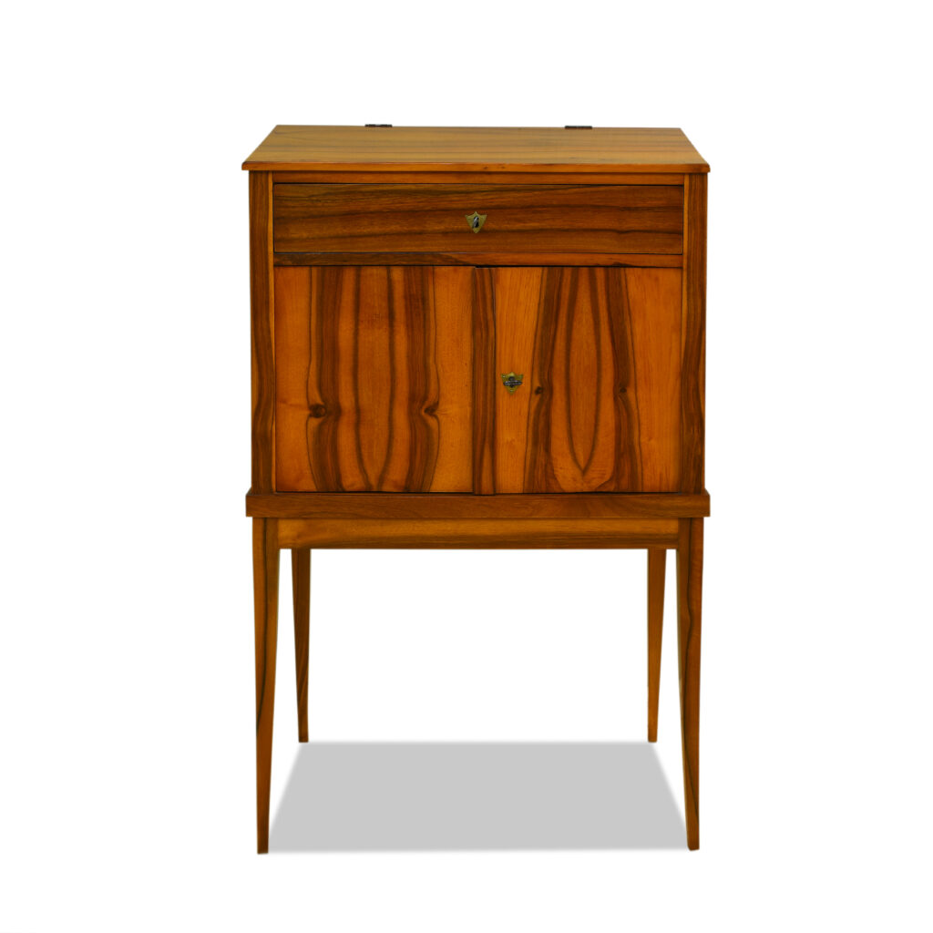 Biedermeier Stehpult, Nussbaum, um 1810
