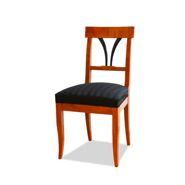 ANTIK SHOP Biedermeier Stil Stuhl Biedermeier Stil, um 1900 Kirschbaum bzw. Nußbaum, hochglänzend lackiert B: 43 cm T: 44 cm H: 95 cm