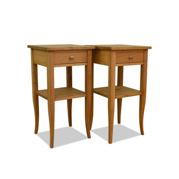 ANTIK SHOP Biedermeier Tischchen Biedermeier Stil, um 1900 Eiche, mattiert B: 40 cm T: 40 cm H: 76 cm Biedermeier Stil Tischchen aus massiver Eiche mit Ablagebrett