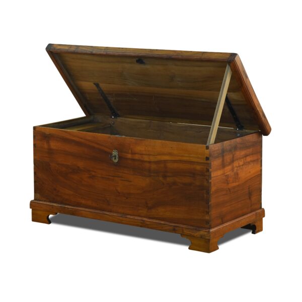 ANTIK SHOP Truhe, Nussbaum, Biedermeier um 1830, mattiert
